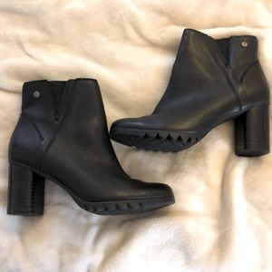 Black leather ankle booties. Excellent condition! Sz 6W